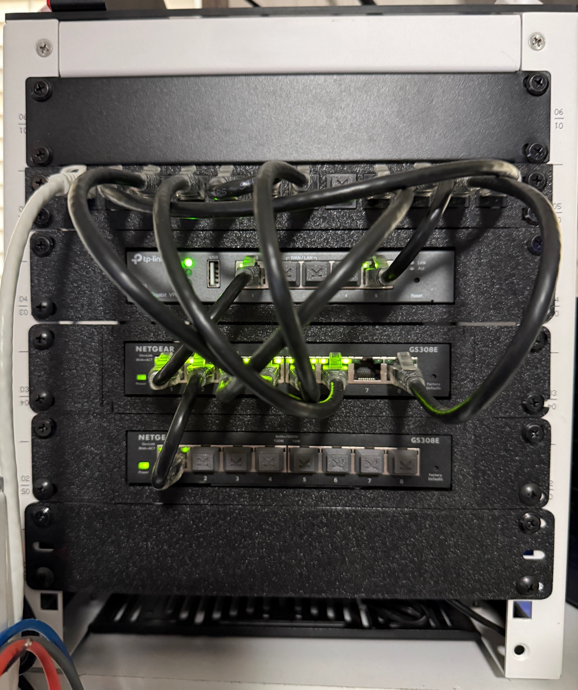 10 inch Mini Network Rack with managed switches and VPN firewall router