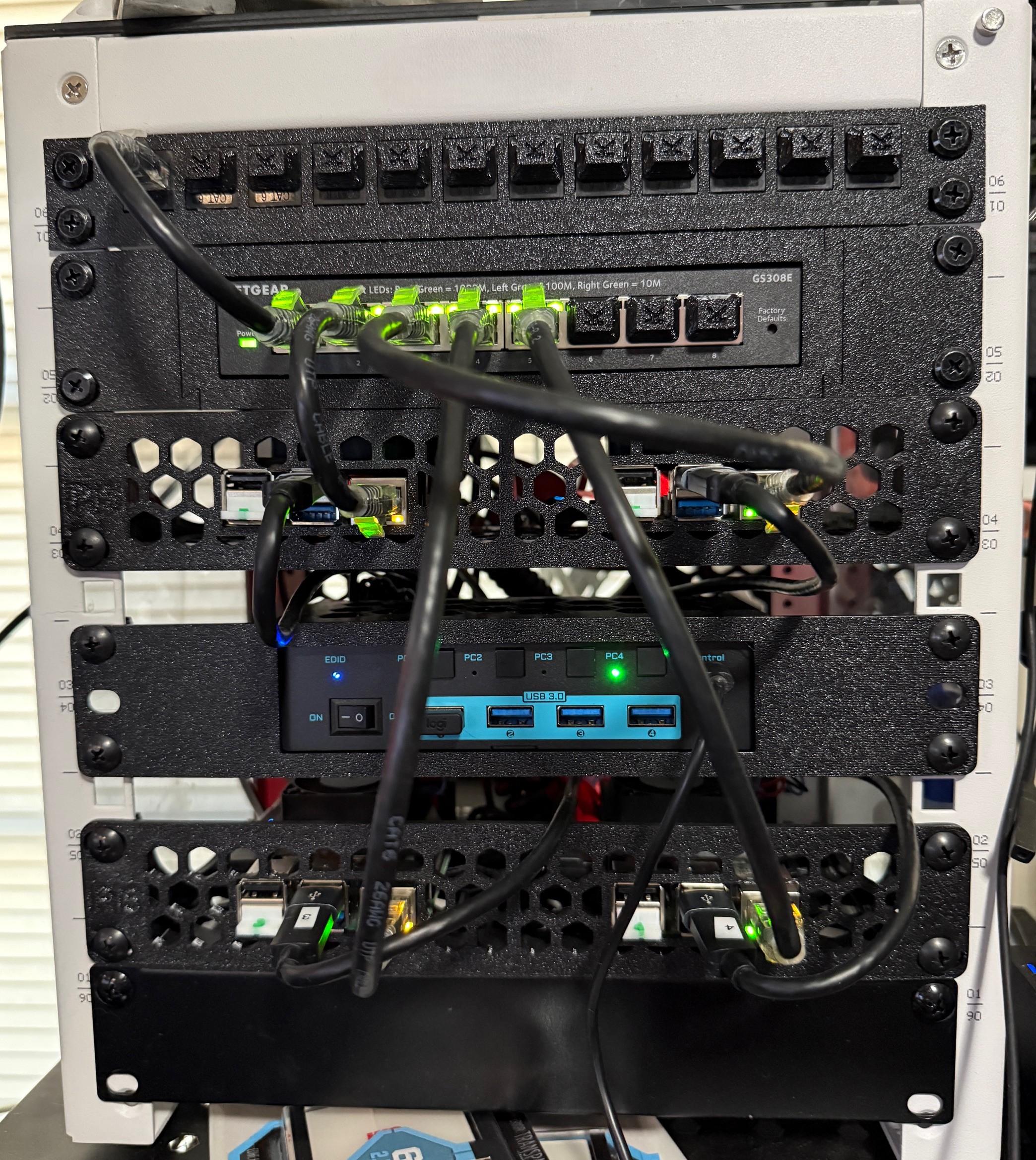 10 inch Mini Rack with Raspberry Pi Servers and Network Switch